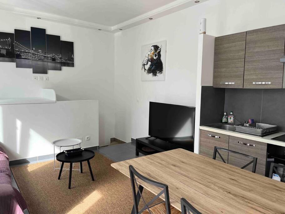 Le Luxembourg Apartamento Villeurbanne Exterior foto